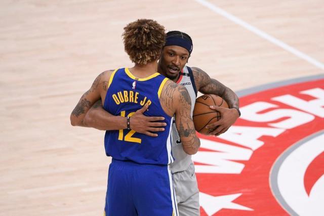 电竞比分网-尼克斯紧盯比尔利拉德动态 乌布雷被视为重要拼图